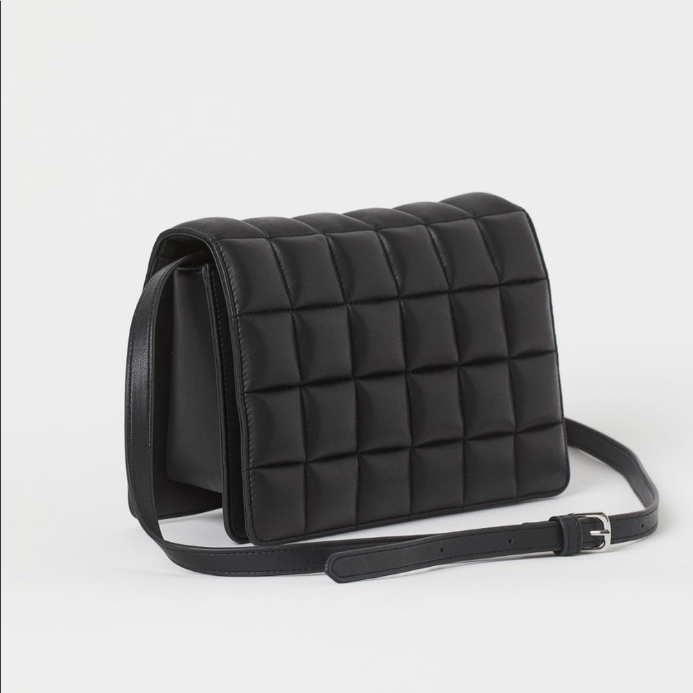 H&M black shoulder bag.